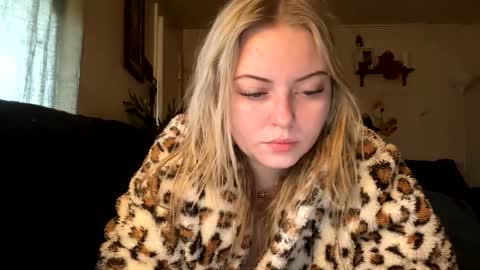 Snapshot of ellejess chatting on 02/26/26, 04:39 ellejess online show from 02/26/26, 04:39