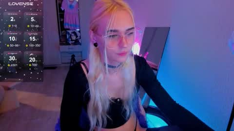 Ellie online show from 12/19/25, 02:35