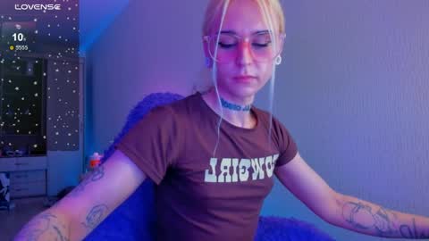 Ellie online show from 04/10/26, 04:12