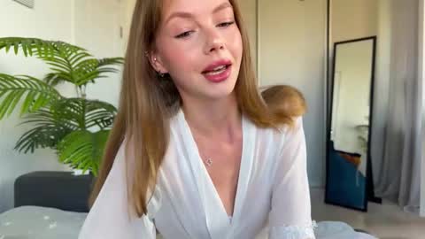 Snapshot of elli_harmon chatting on 09/09/25, 12:37 Ellie  --- Ill see you either on Friday or Saturday and definitely on Sunday  online show from 09/09/25, 12:37