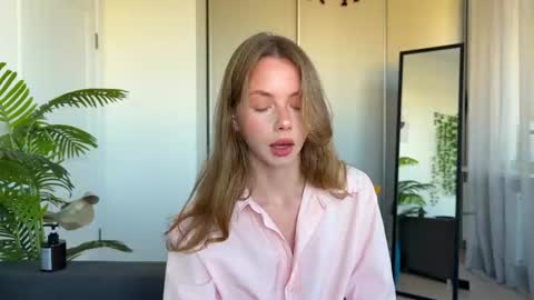 Snapshot of elli_harmon chatting on 09/29/25, 12:32 Ellie  --- Ill see you either on Friday or Saturday and definitely on Sunday  online show from 09/29/25, 12:32