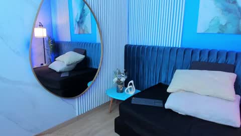 Snapshot of elli_taylor chatting on 12/19/24, 06:34 Ellie Taylor online show from 12/19/24, 06:34