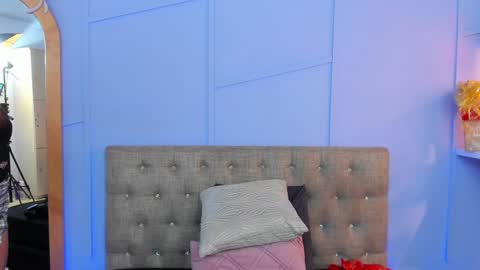 Snapshot of elli_taylor chatting on 12/28/24, 11:59 Ellie Taylor online show from 12/28/24, 11:59