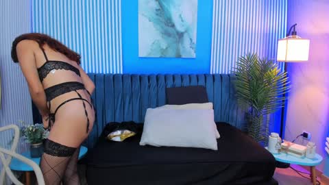 Snapshot of elli_taylor chatting on 12/30/24, 03:03 Ellie Taylor online show from 12/30/24, 03:03