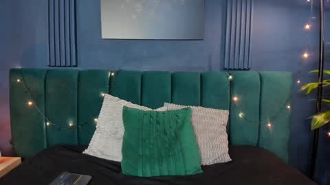 Snapshot of elli_taylor chatting on 12/31/24, 08:15 Ellie Taylor online show from 12/31/24, 08:15