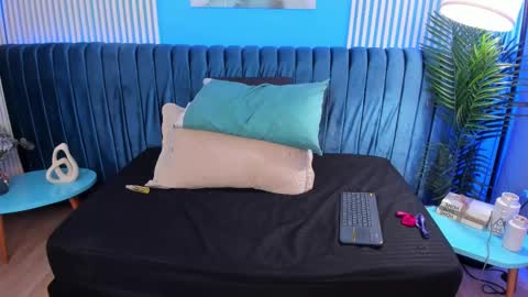 Snapshot of elli_taylor chatting on 02/13/25, 09:20 Ellie Taylor online show from 02/13/25, 09:20