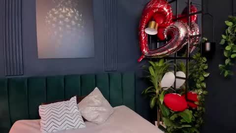 Snapshot of elli_taylor chatting on 02/23/25, 06:23 Ellie Taylor online show from 02/23/25, 06:23