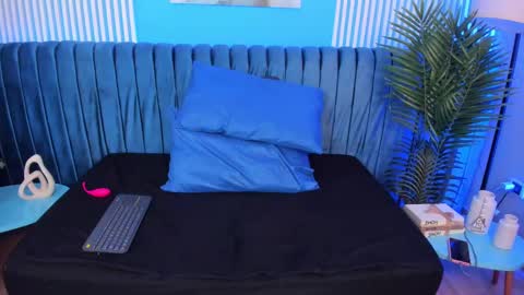 Snapshot of elli_taylor chatting on 02/26/25, 03:10 Ellie Taylor online show from 02/26/25, 03:10