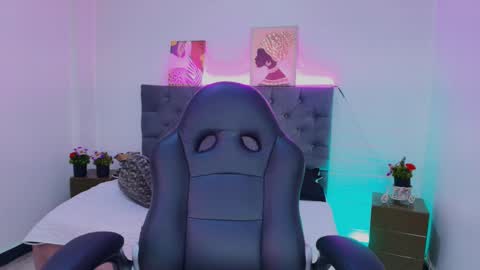  Ellie   online show from 09/24/25, 12:08