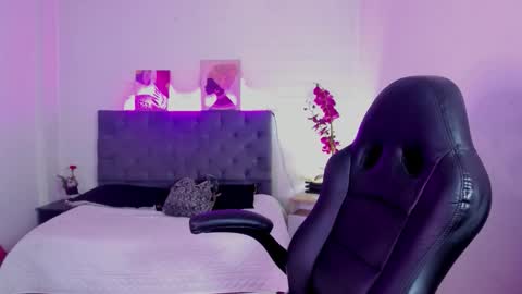  Ellie   online show from 12/19/25, 03:30