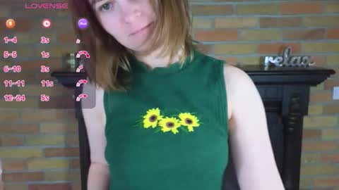 Snapshot of ellie_babyy chatting on 05/19/26, 06:42 Ellie online show from 05/19/26, 06:42