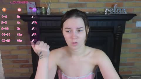 Snapshot of ellie_babyy chatting on 07/26/26, 08:32 Ellie online show from 07/26/26, 08:32