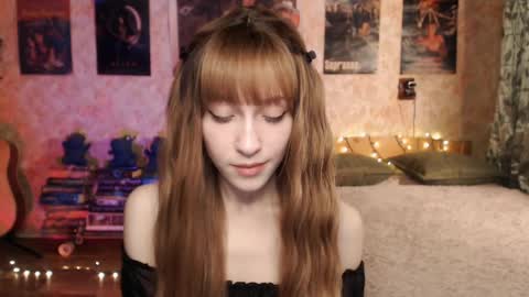 Snapshot of ellie_friendly chatting on 12/18/24, 12:43 ellie_friendly online show from 12/18/24, 12:43
