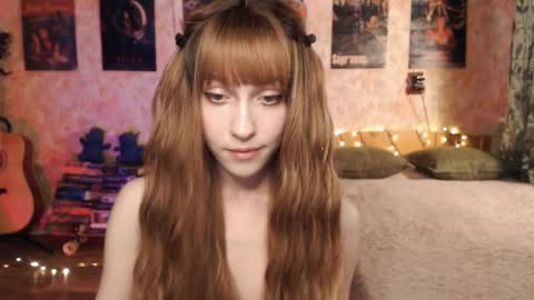 Snapshot of ellie_friendly chatting on 12/23/24, 04:33 ellie_friendly online show from 12/23/24, 04:33