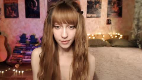 Snapshot of ellie_friendly chatting on 12/27/24, 03:31 ellie_friendly online show from 12/27/24, 03:31
