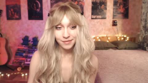 Snapshot of ellie_friendly chatting on 01/10/25, 03:29 ellie_friendly online show from 01/10/25, 03:29