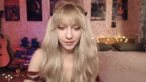 Snapshot of ellie_friendly chatting on 01/19/25, 12:17 ellie_friendly online show from 01/19/25, 12:17