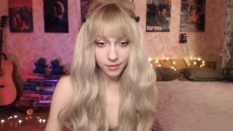Snapshot of ellie_friendly chatting on 01/20/25, 12:15 ellie_friendly online show from 01/20/25, 12:15