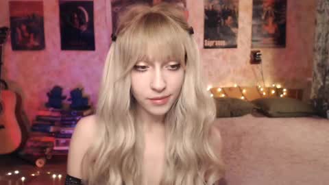 Snapshot of ellie_friendly chatting on 01/20/25, 11:10 ellie_friendly online show from 01/20/25, 11:10