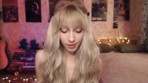 Snapshot of ellie_friendly chatting on 01/22/25, 12:38 ellie_friendly online show from 01/22/25, 12:38