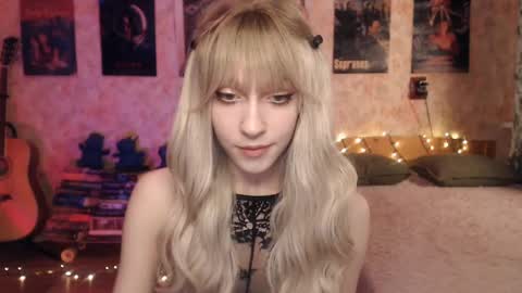 Snapshot of ellie_friendly chatting on 01/27/25, 11:33 ellie_friendly online show from 01/27/25, 11:33