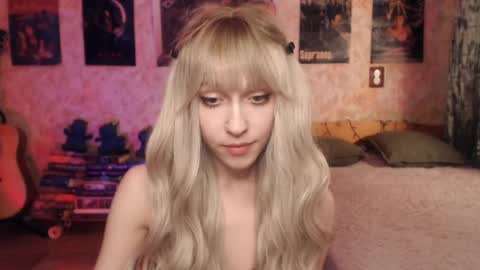 Snapshot of ellie_friendly chatting on 01/31/25, 12:18 ellie_friendly online show from 01/31/25, 12:18