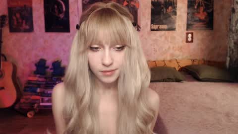 Snapshot of ellie_friendly chatting on 02/10/25, 11:23 ellie_friendly online show from 02/10/25, 11:23