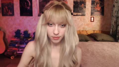 Snapshot of ellie_friendly chatting on 02/14/25, 12:14 ellie_friendly online show from 02/14/25, 12:14