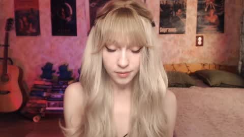 Snapshot of ellie_friendly chatting on 02/17/25, 11:20 ellie_friendly online show from 02/17/25, 11:20