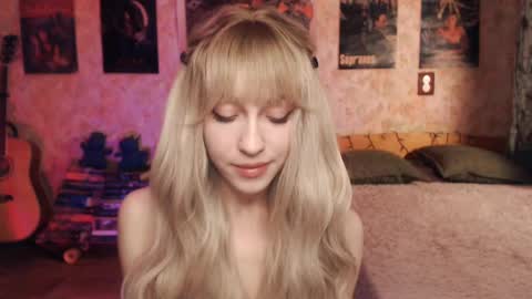 Snapshot of ellie_friendly chatting on 02/22/25, 12:38 ellie_friendly online show from 02/22/25, 12:38