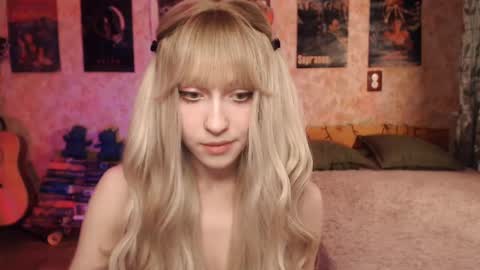 Snapshot of ellie_friendly chatting on 03/08/25, 12:33 ellie_friendly online show from 03/08/25, 12:33