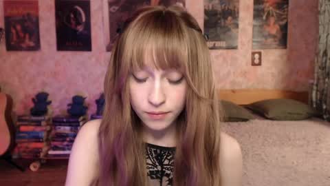ellie_friendly online show from 04/22/26, 01:45