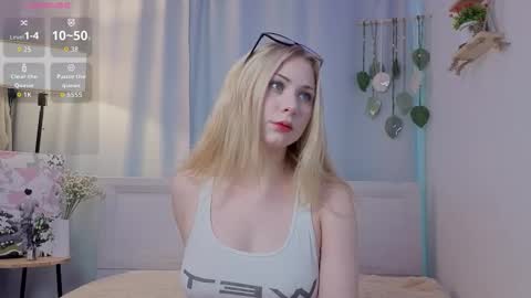 Snapshot of ellie_hollow chatting on 01/09/26, 09:12 Ellie online show from 01/09/26, 09:12