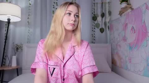 Snapshot of ellie_hollow chatting on 02/13/26, 08:43 Ellie online show from 02/13/26, 08:43