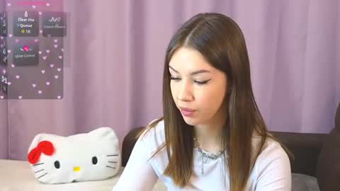 Snapshot of ellie_miller_ chatting on 12/04/25, 07:44 ellie online show from 12/04/25, 07:44