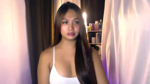 Snapshot of elliecummers chatting on 05/19/26, 01:50 ellie online show from 05/19/26, 01:50