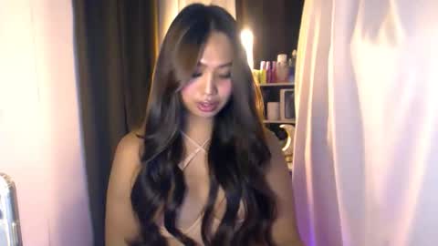 Snapshot of elliecummers chatting on 05/20/26, 10:16 ellie online show from 05/20/26, 10:16