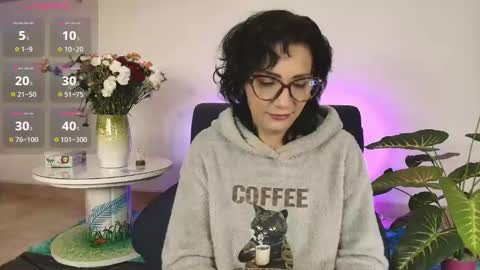 elliee1 online show from 02/13/25, 12:43