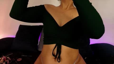 elliee1 online show from 09/27/25, 02:33