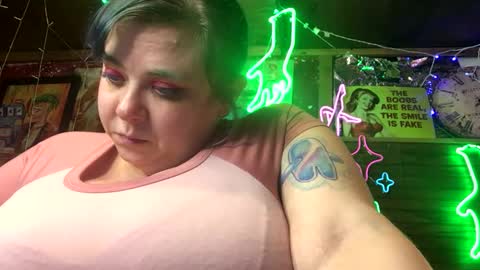 Snapshot of ellielouise11 chatting on 01/18/25, 02:25 Ellie Louise online show from 01/18/25, 02:25