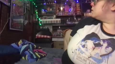 Ellie Louise online show from 12/15/25, 03:33