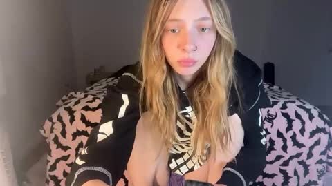 ellie online show from 10/17/25, 02:48