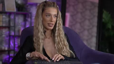 Snapshot of ellieredd chatting on 09/13/25, 07:19 Ellie online show from 09/13/25, 07:19