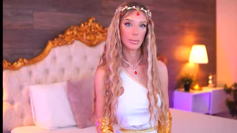 Snapshot of ellieredd chatting on 10/31/25, 11:22 Ellie online show from 10/31/25, 11:22