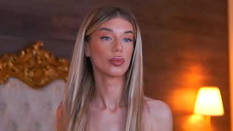 Snapshot of ellieredd chatting on 11/08/25, 09:31 Ellie online show from 11/08/25, 09:31