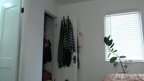 Snapshot of ellierowyn chatting on 10/13/25, 08:20 Ellie Rowyn online show from 10/13/25, 08:20