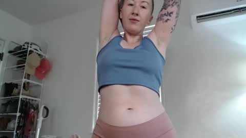 Snapshot of ellierowyn chatting on 10/22/25, 09:47 Ellie Rowyn online show from 10/22/25, 09:47