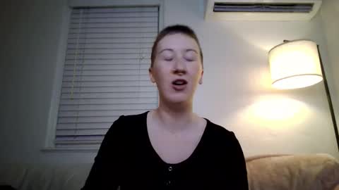 Snapshot of ellierowyn chatting on 11/25/25, 02:44 Ellie Rowyn online show from 11/25/25, 02:44