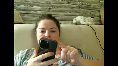 Snapshot of ellimol chatting on 02/12/25, 11:41 EliMoL online show from 02/12/25, 11:41