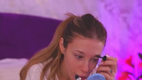 Snapshot of ellinanuria chatting on 02/17/26, 04:09 EllinaNuria online show from 02/17/26, 04:09